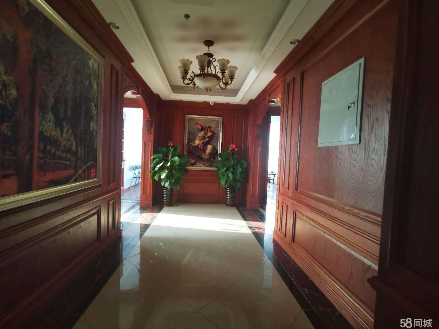 华邦精装正对电梯口带家具