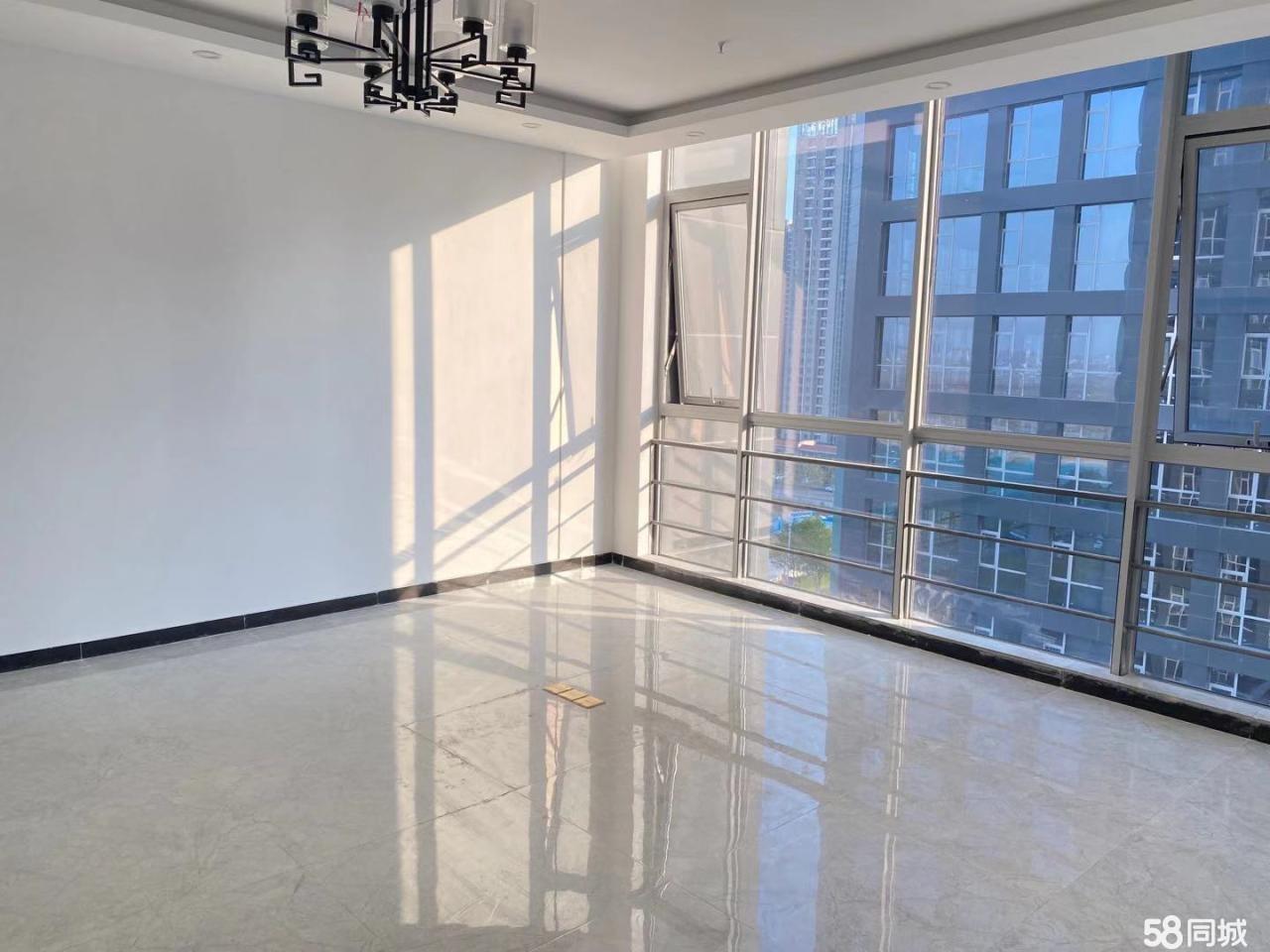 金融港精装高档办公室转角户采光好