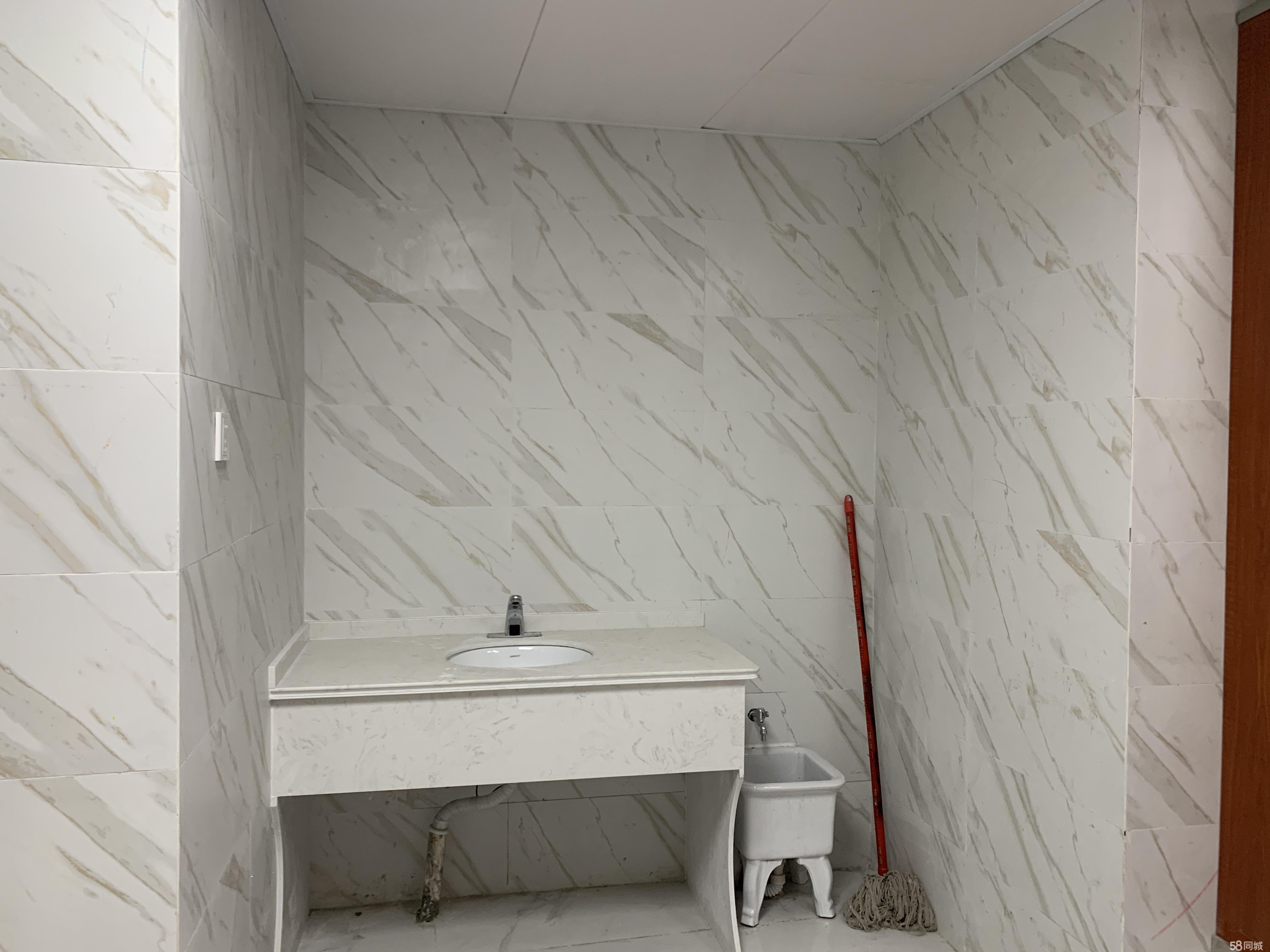 万达精装正对电梯口采光好性价比高