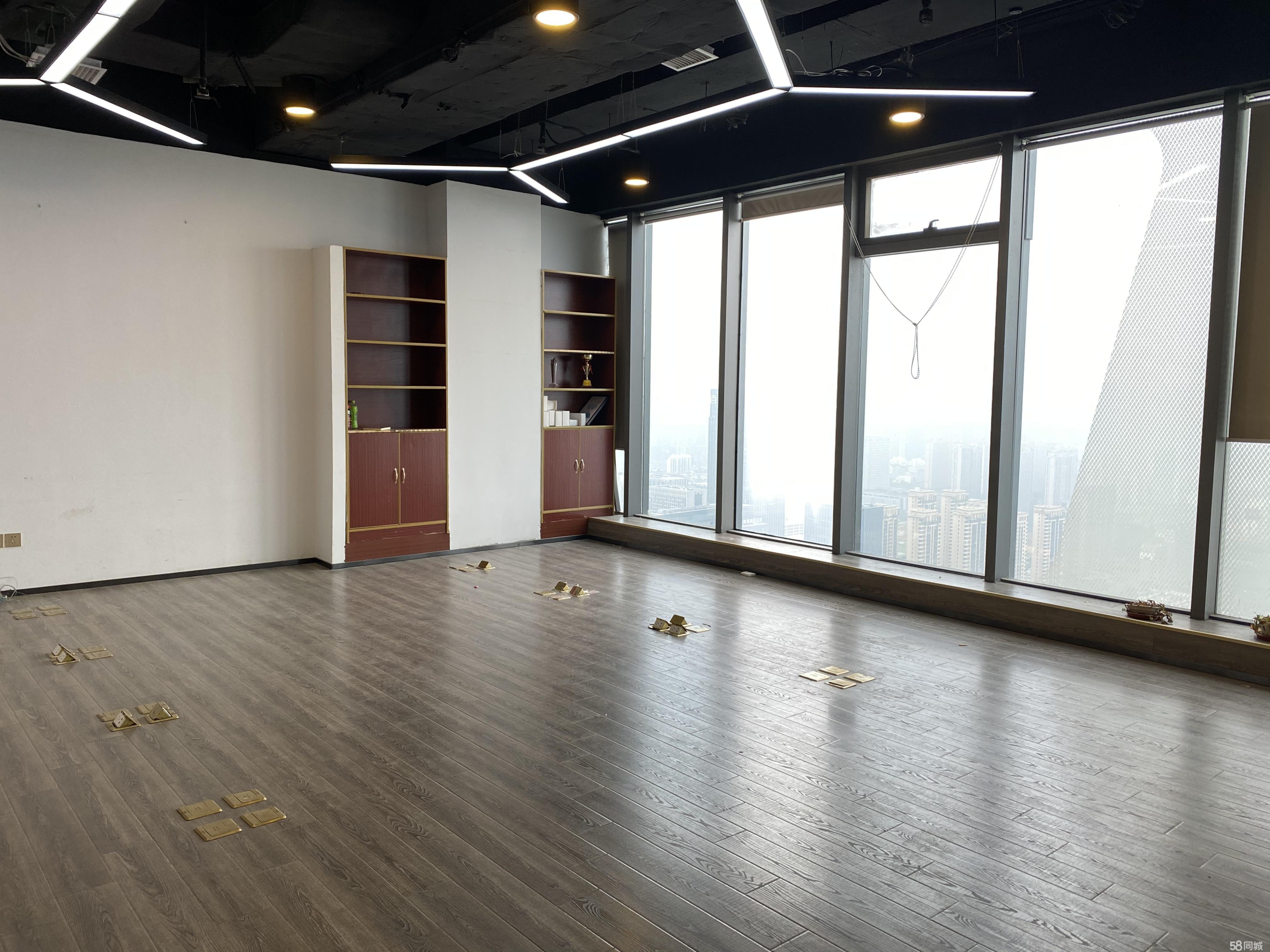 新地精装高端大气拎包办公