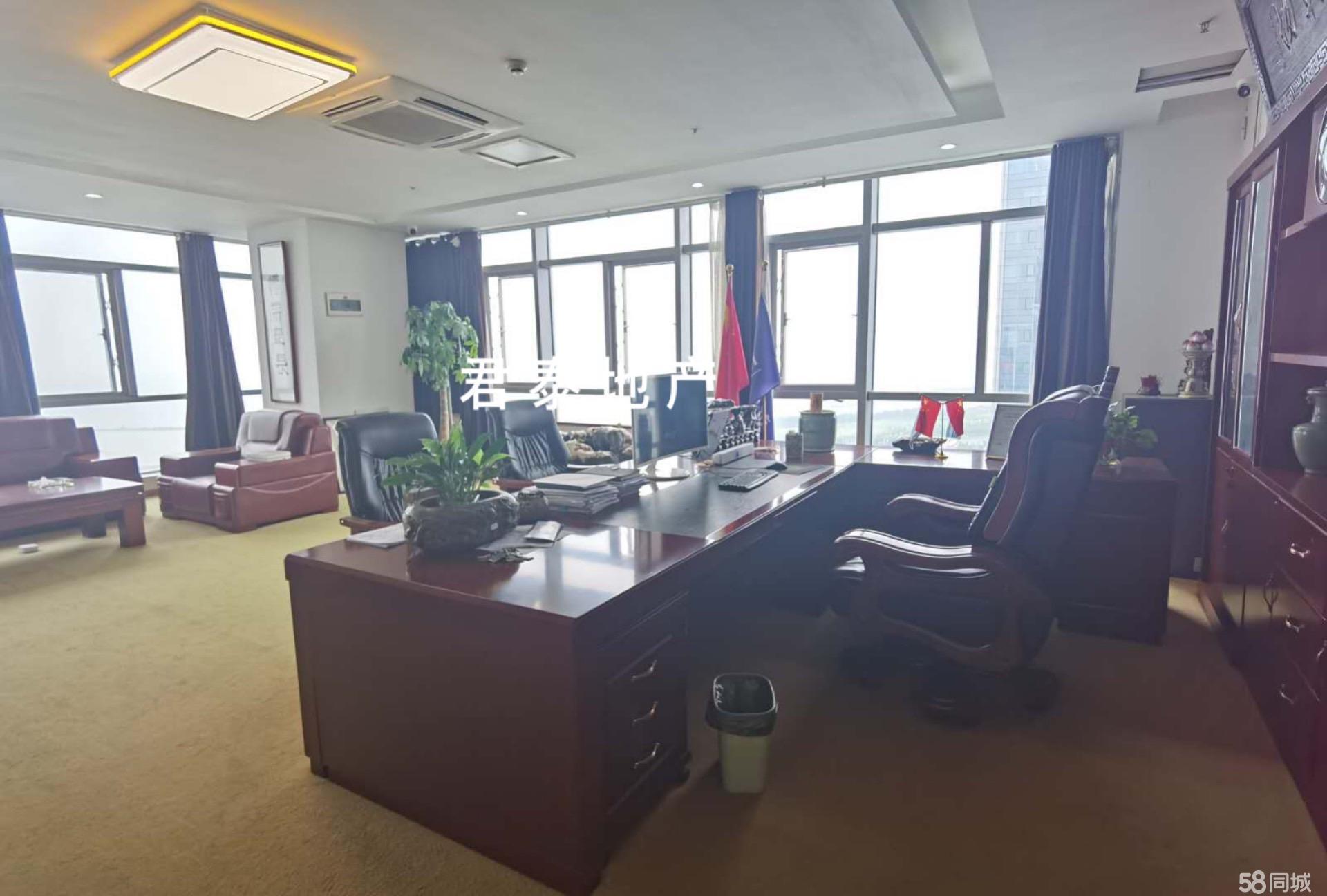 万达精装湖景房正对电梯口