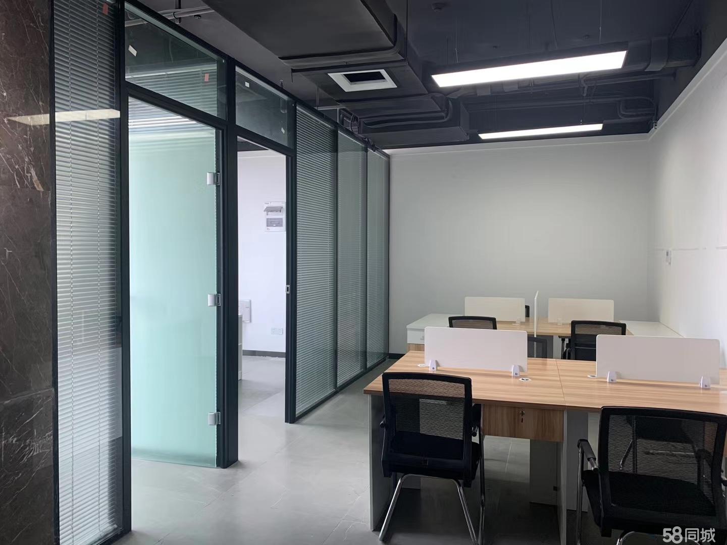 金融港精装双地铁口交通便利