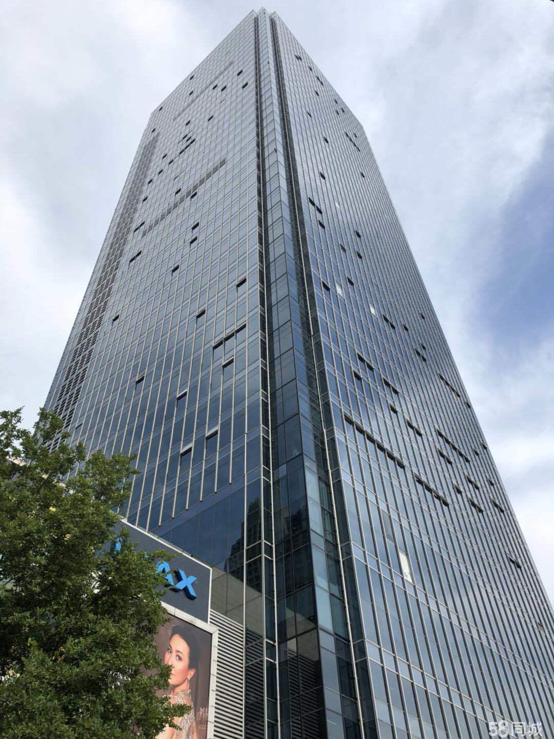 政务区豪装对电梯口