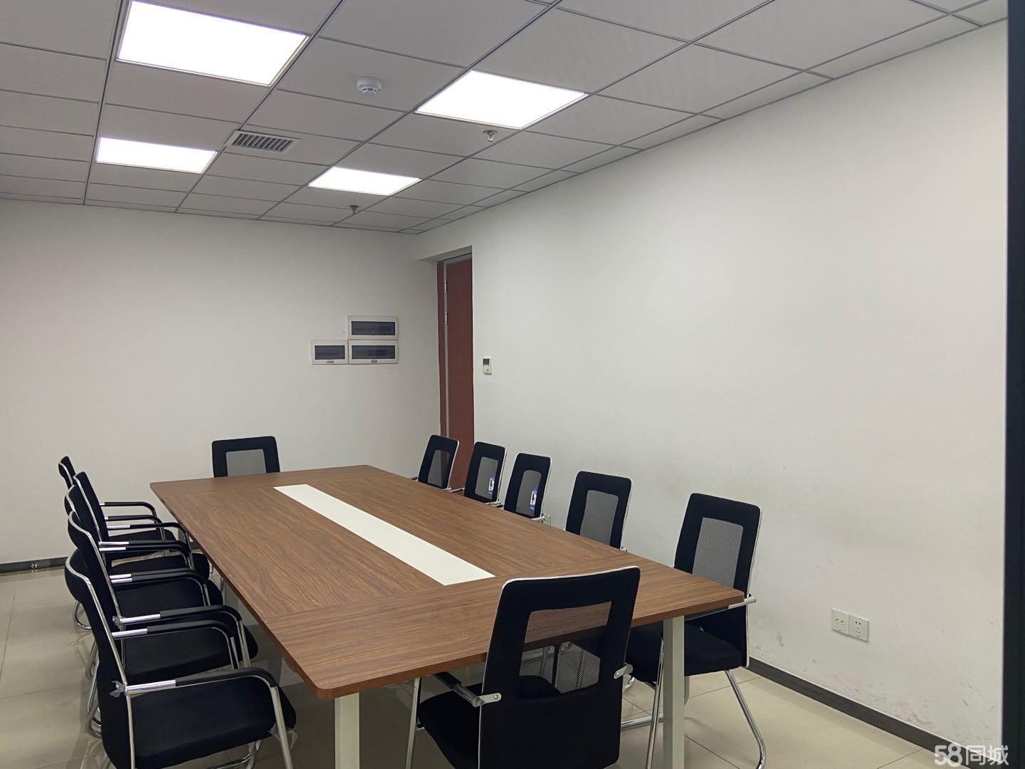 政务区家具齐全格局明了