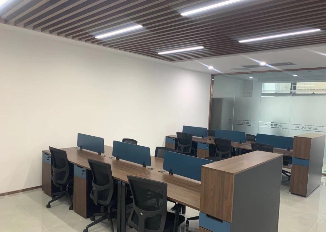 政务区精装带家具格局好