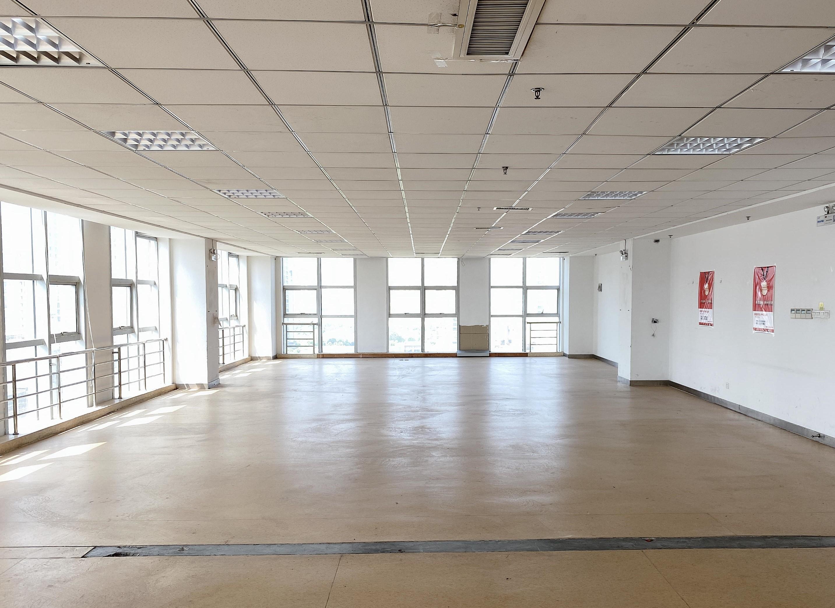 政务区精装地铁口交通便利