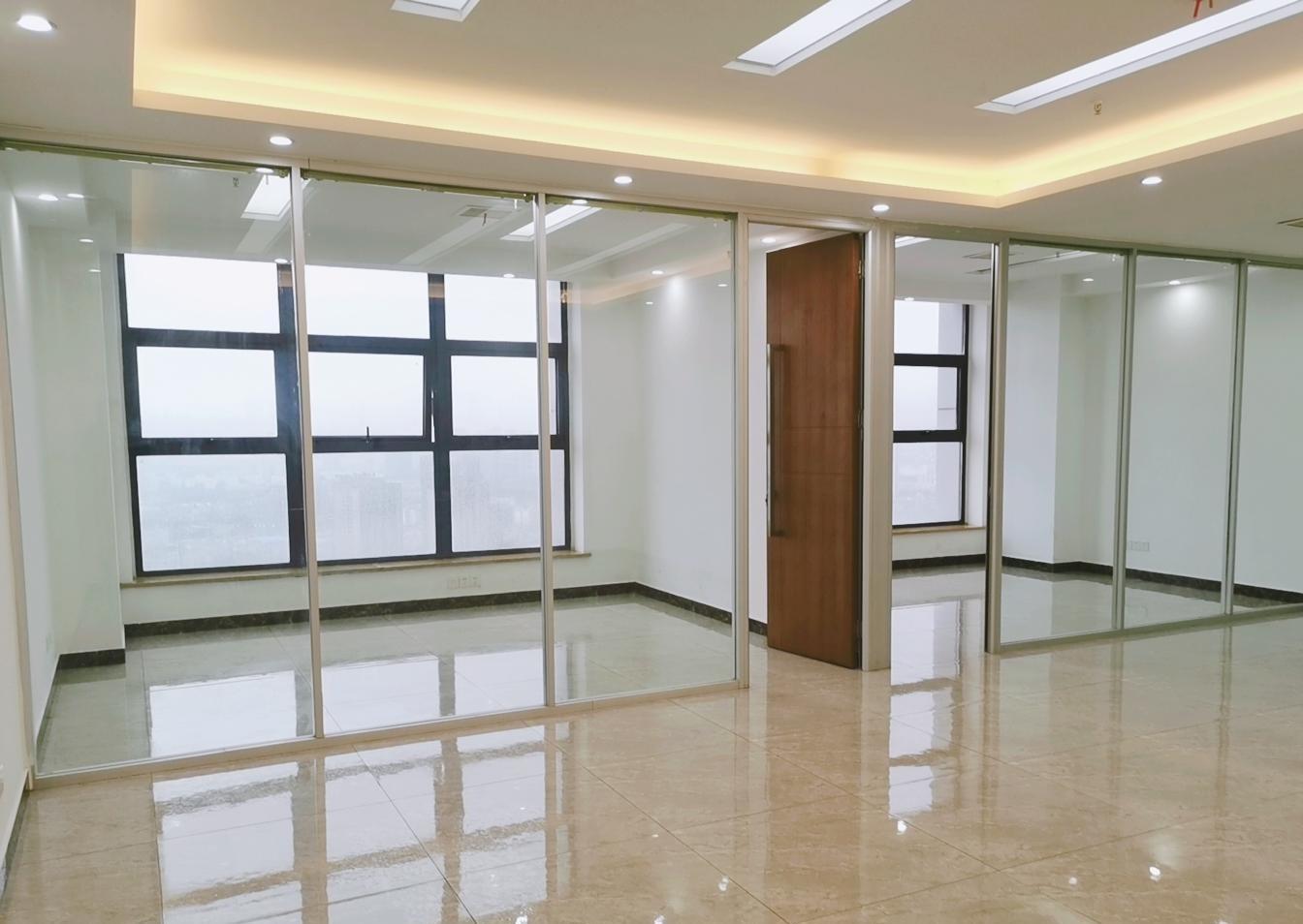 政务区精装小户型正对电梯