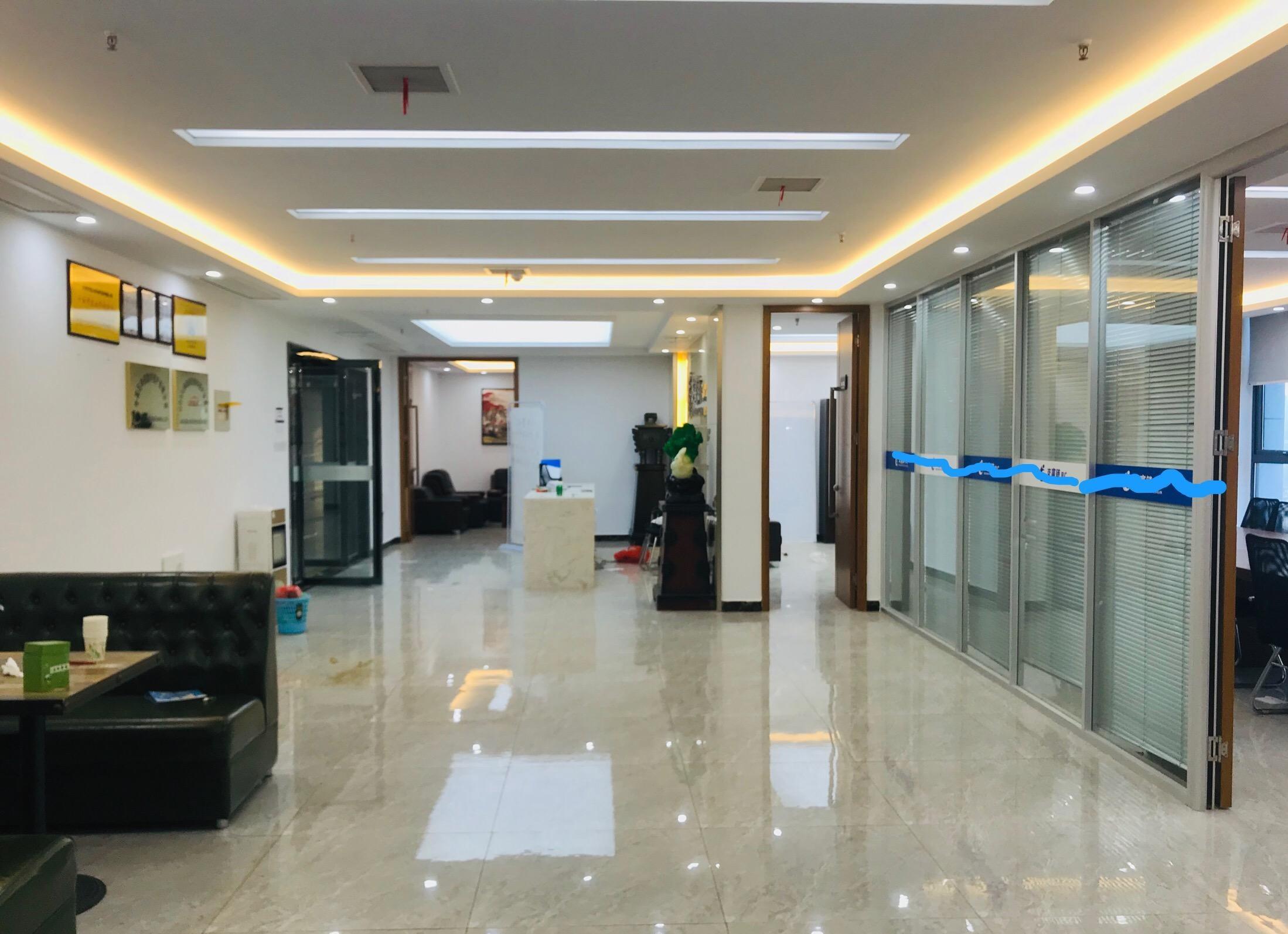 经开区精装格局好电梯口旁