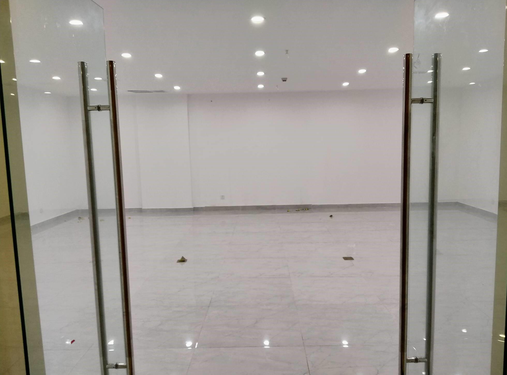 经开区精装带家具正对电梯口