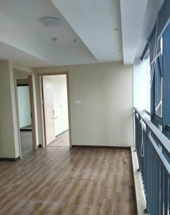 滨湖新区精装边户位置采光好