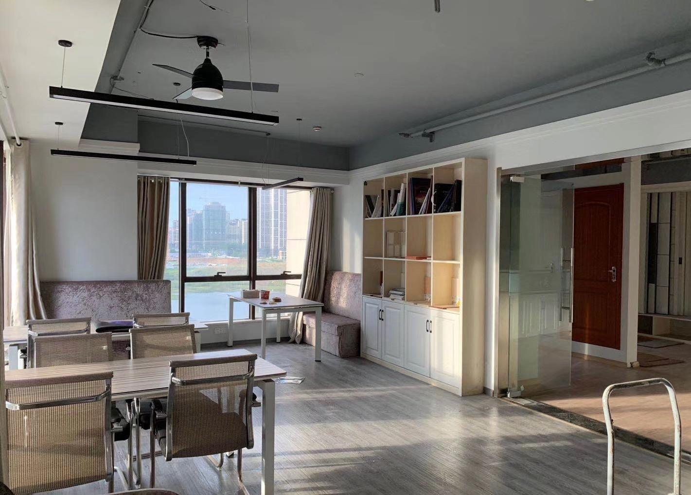 滨湖新区精装带家具地铁口好招人