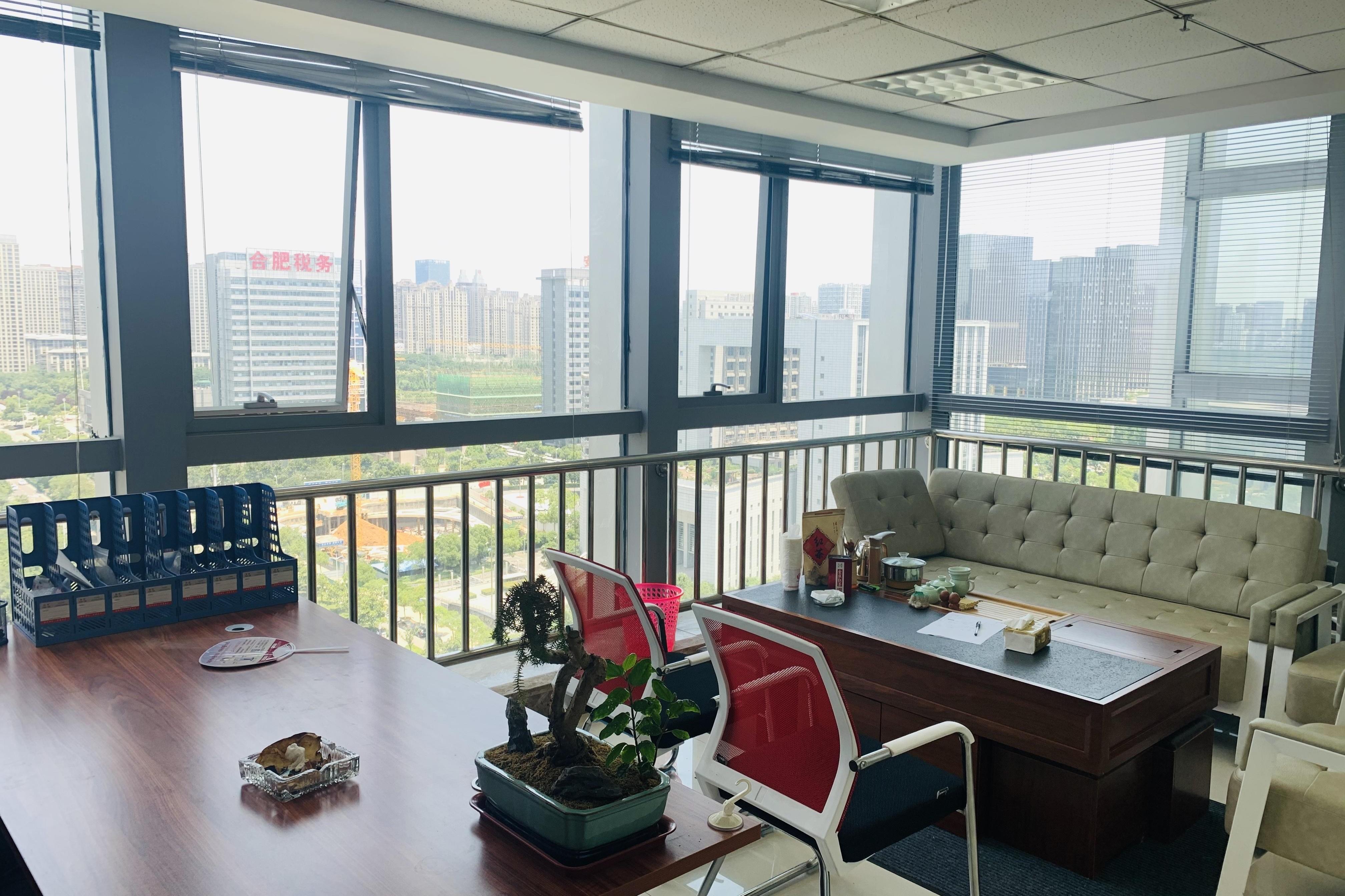 政务区精装交通便利停车无忧