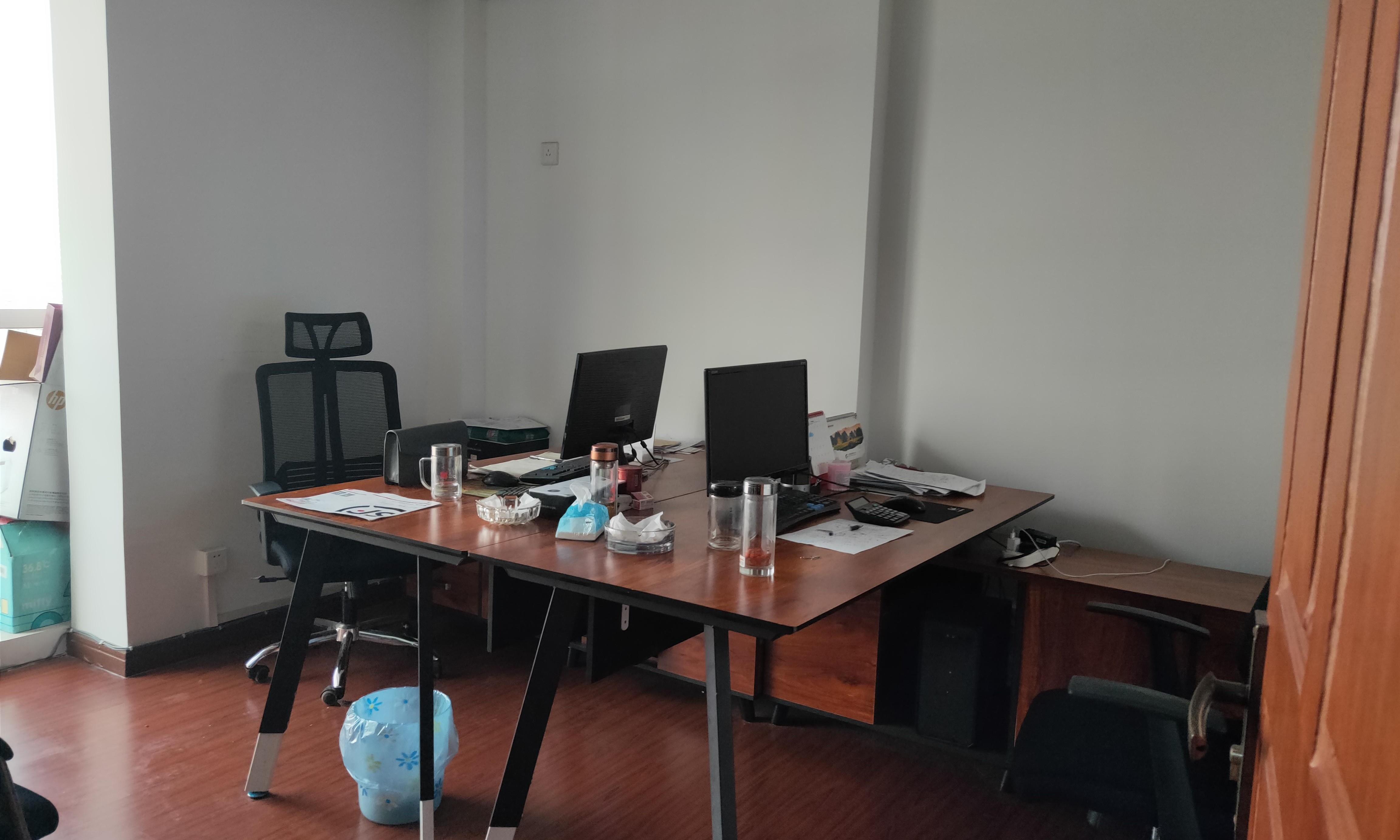 瑶海区精装电梯口旁上下方便