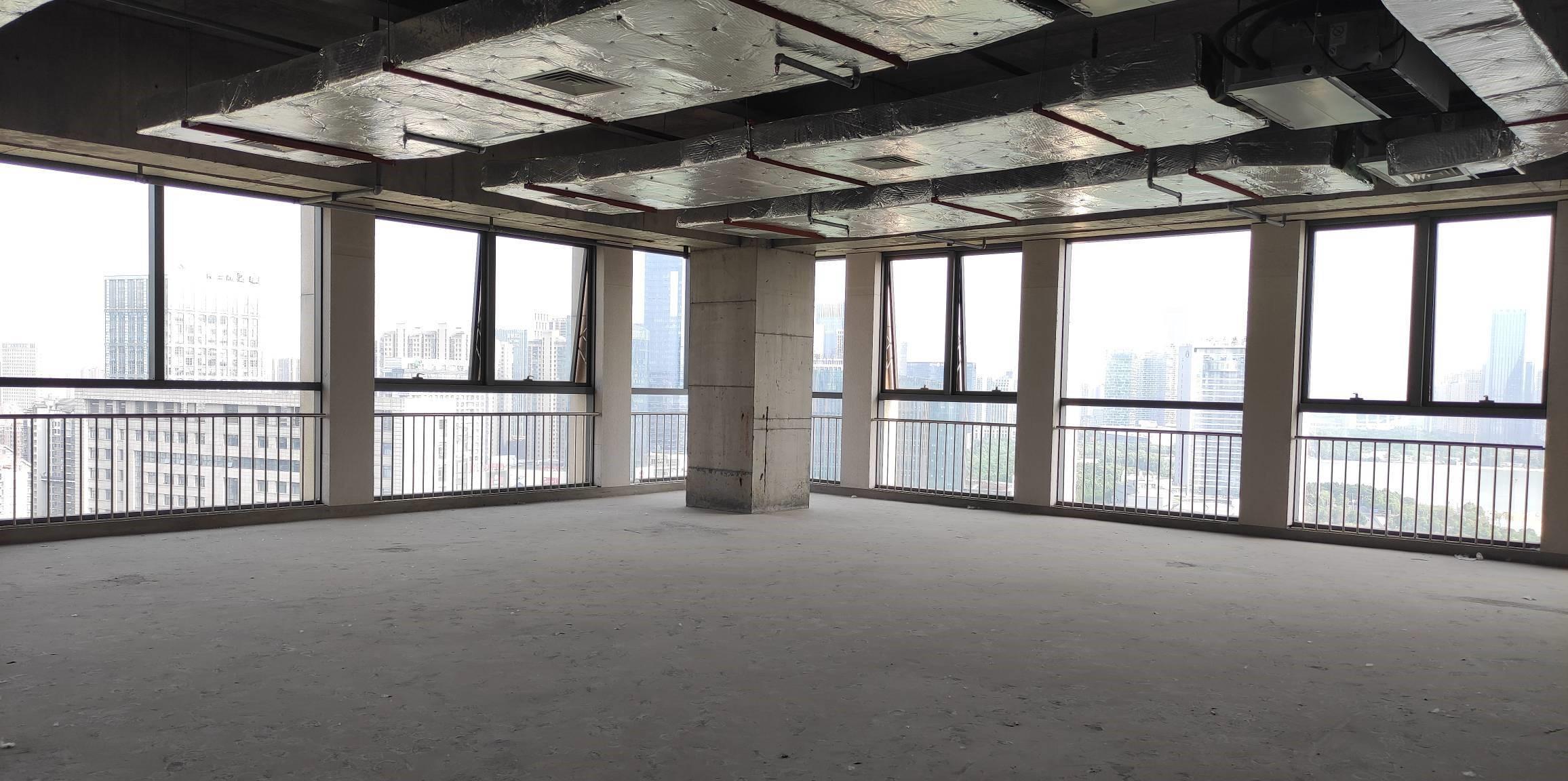 政务区东南朝向双面采光