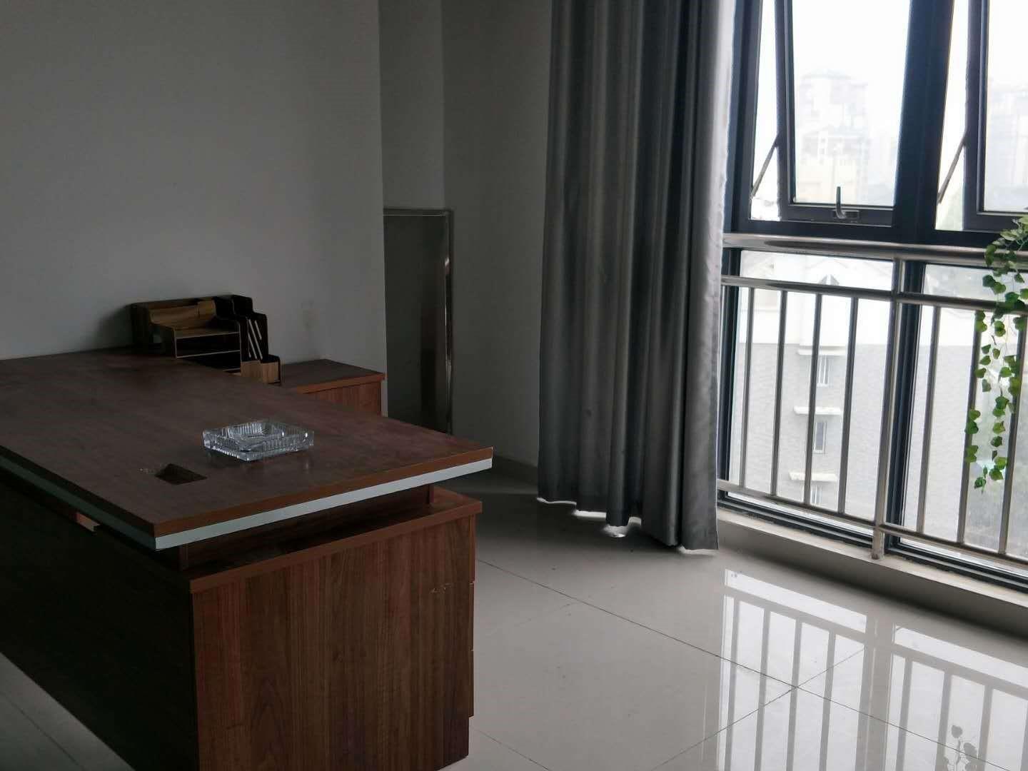 庐阳区精装带家具中层朝南