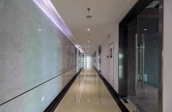 政务区精装双面采光拎包办公