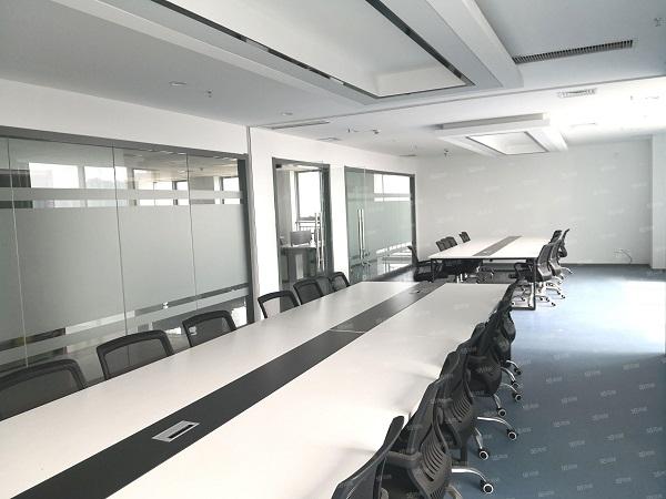 蜀山区紧邻地铁口交通便利