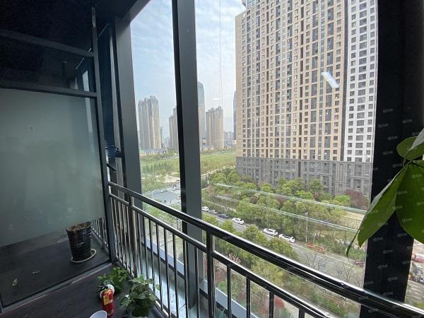 政务区精装车位充足