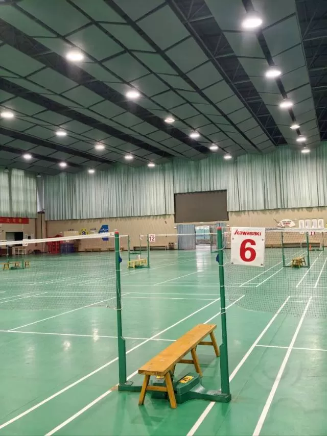 羽毛球练习场地